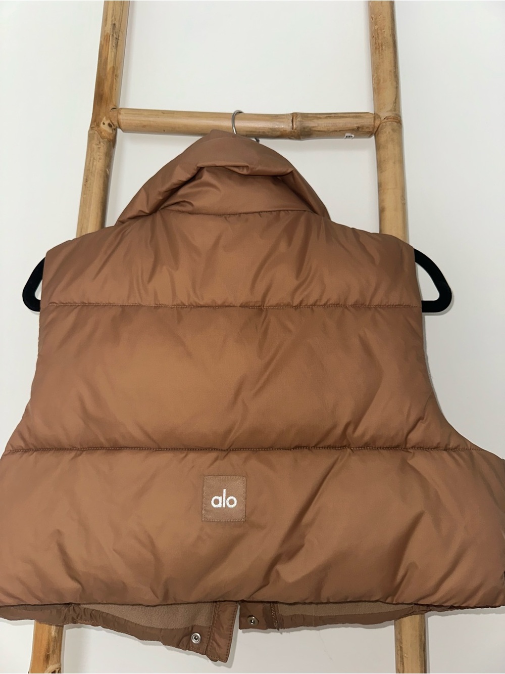 ALO Cropped Gold Rush Puffer Vest - Picture 4 of 8